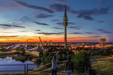 Sie sucht ihn München